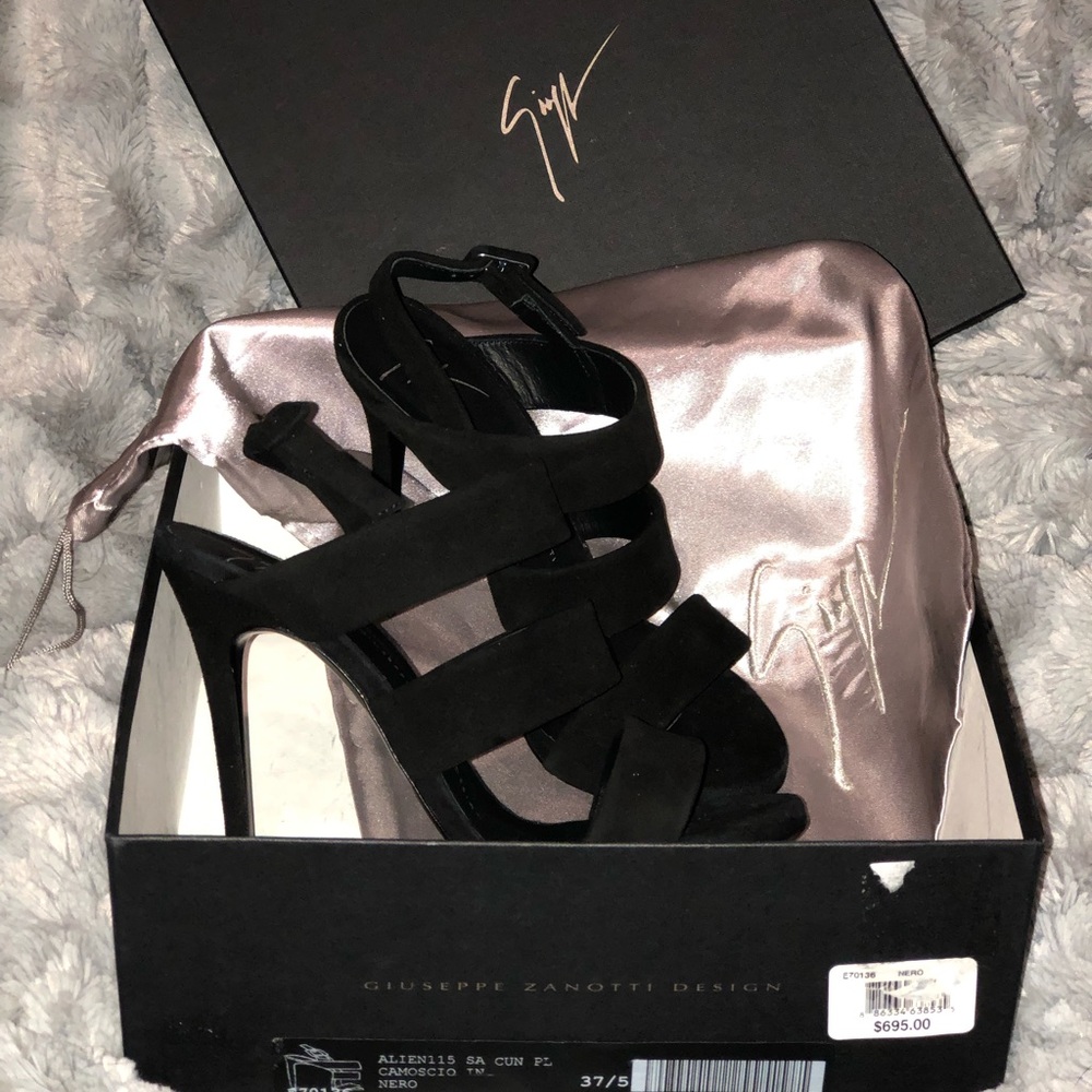 💥GIUSEPPE ZANOTTI💥 NIB Black Suede Heels